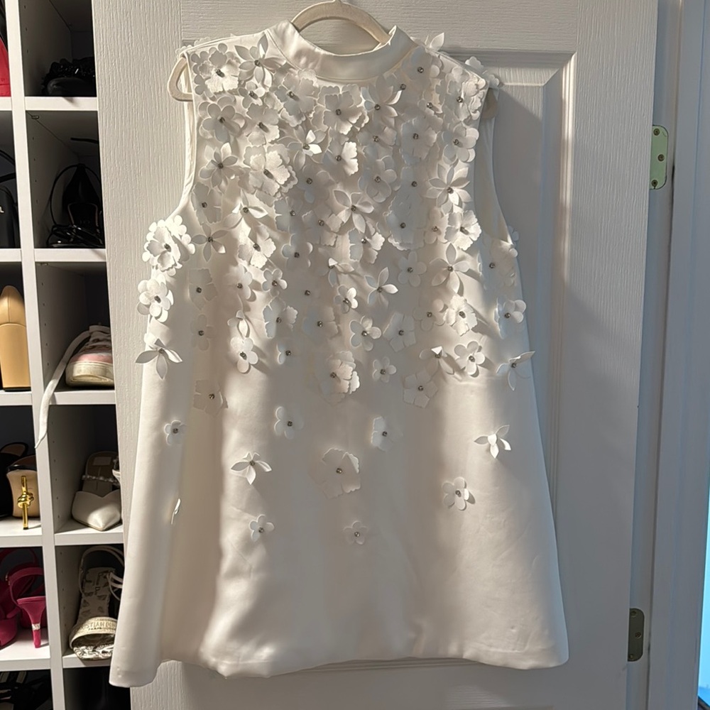 Elegant White Floral Mini Dress
